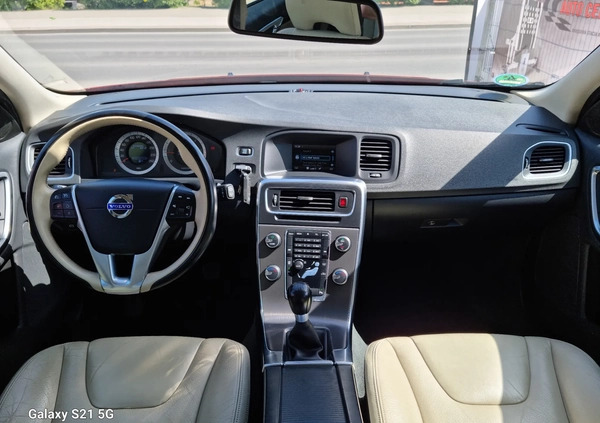 Volvo V60 cena 33900 przebieg: 228000, rok produkcji 2011 z Sulejówek małe 106